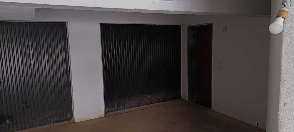 Vende-se garagem na Rua Leonardo Da Vinci