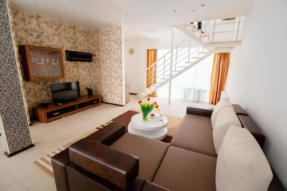 Сдам посуточно престижные таунхаус 16 фонтана 3 комнаты + гостиная )