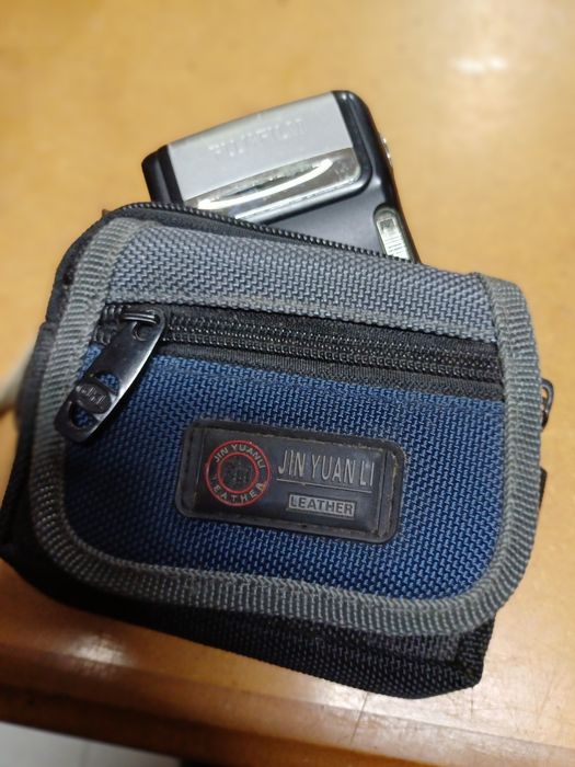 Máquina fotográfica digital.