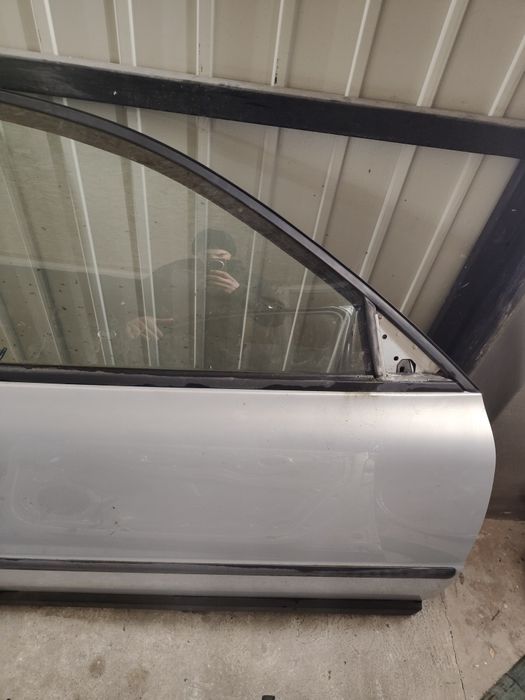 Prawe drzwi przód volkswagen passat B5 lb7z szyba silniczek