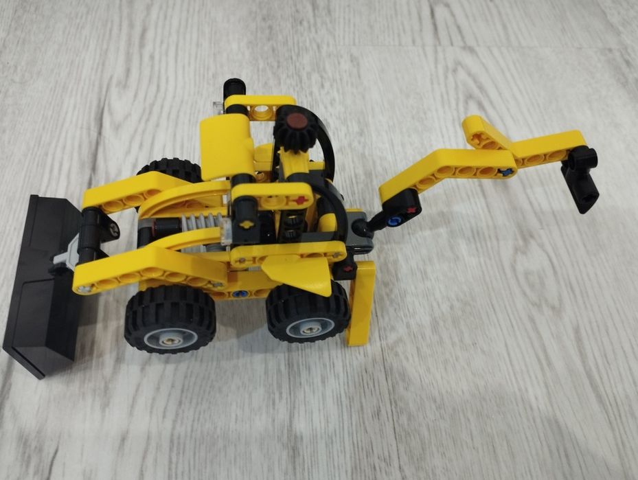 Zestaw klocków Lego technic 42197 mała  koparka