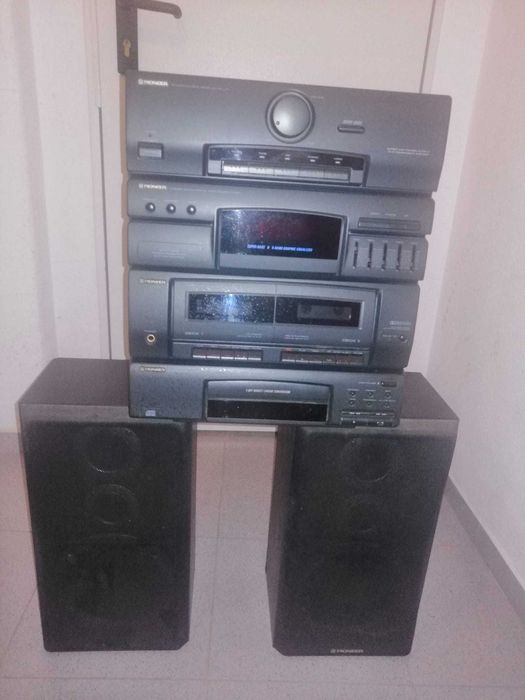 Aparelhagem PIONEER com comando e colunas