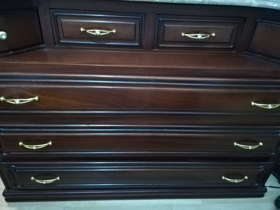 Cómoda em mogno usada