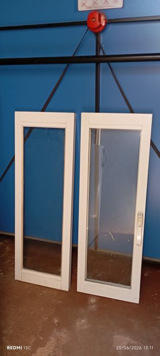 Janela de correr em PVC com vidro duplo,sem caixilho