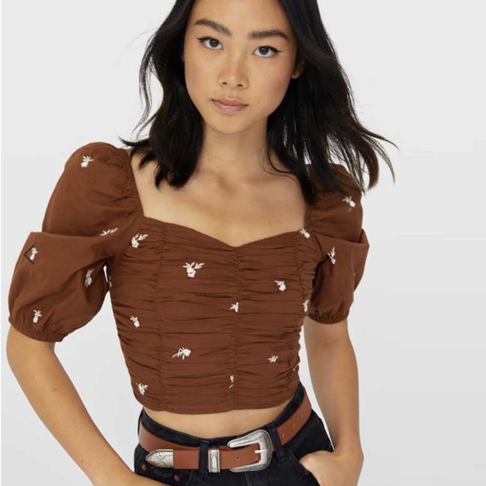 коричневий топ з квітами