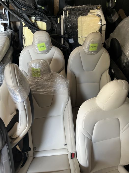 Сидіння Tesla Model S,X,Y,3
