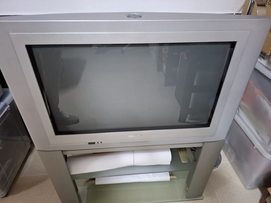 Tv Philips 32"(crt) com móvel