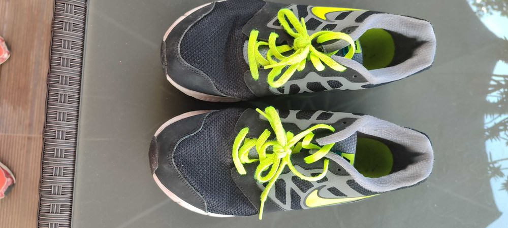 Vendo ténis da marca NIKE, de Futsal, Corrida e Casuais