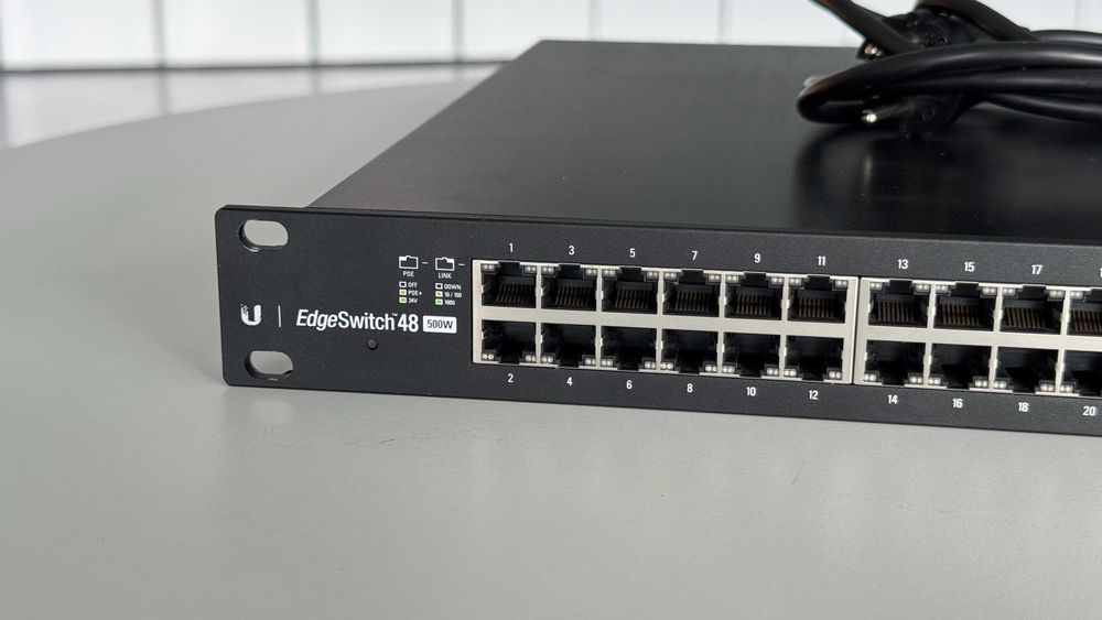 Switch Ubiquiti (ES-48-500W) - 48 portas Gigabit