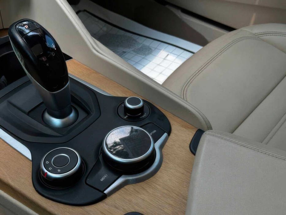 Alfa Romeo Giulia      2018