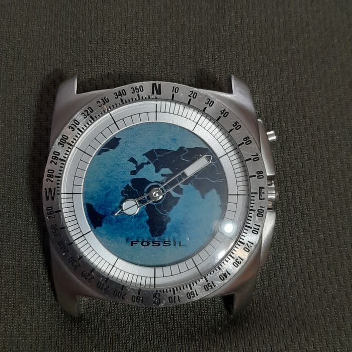 Часы FOSSIL  карта мира.