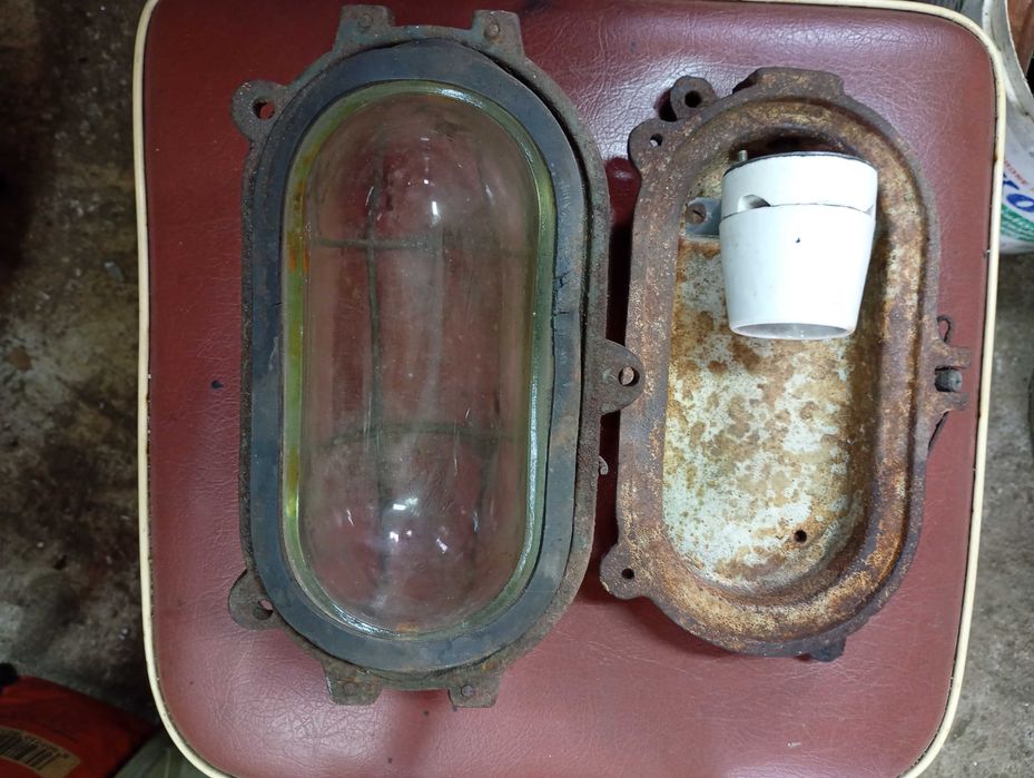 Stare lampy przemysłowe