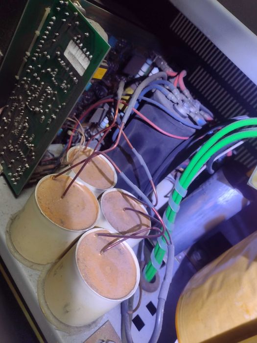 Używane UPS 3000VA 2szt DUŻE 18x 12V7AH - bez aku