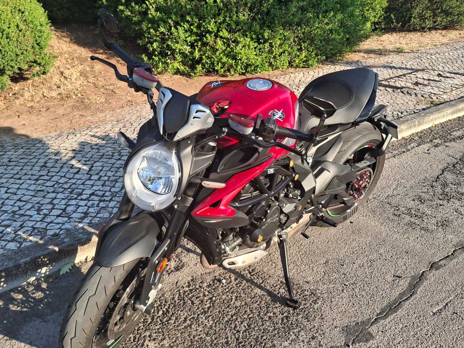 MV Agusta Dragster 800R "Rosso"