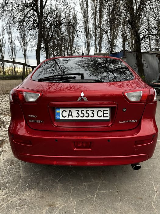 Живий Lancer X 1.8. Техніка 5/5, кузов потребує уваги.