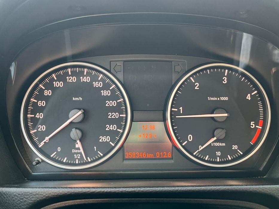 BMW E91 318d 2009r Polift