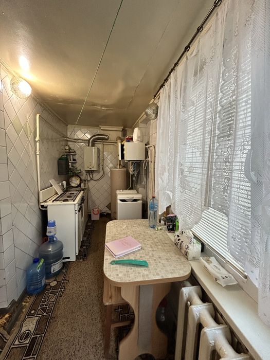 Продам дом в центре города Николаева. Дом 43м2, участок возле дома 0,01 сотки. 2 гаража, подвал. Транспортная розвязка во все концы города.