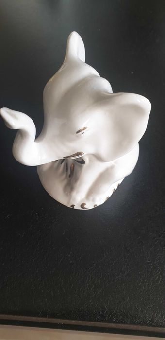 Stary porcelanowy słoń