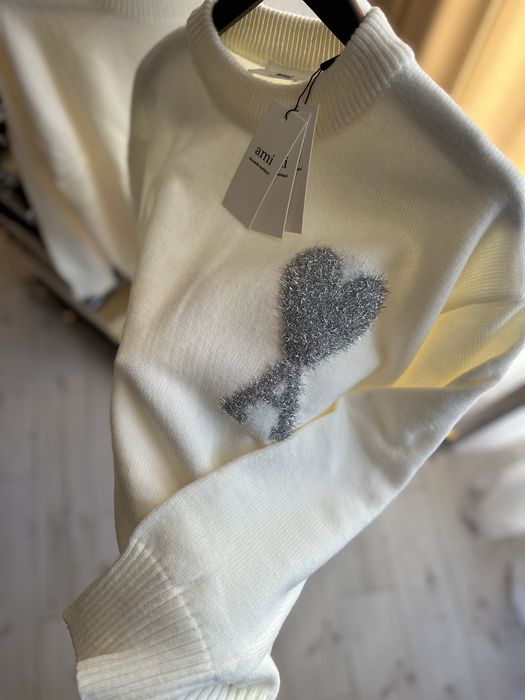 В НАЯВНОСТІ Амі Paris білі светрики, найкраща якість