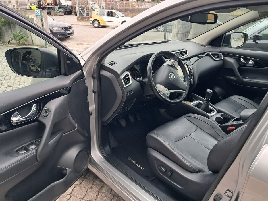 nissan qashqai 1.5dci full extras 

teto panorâmico
jantes especiais