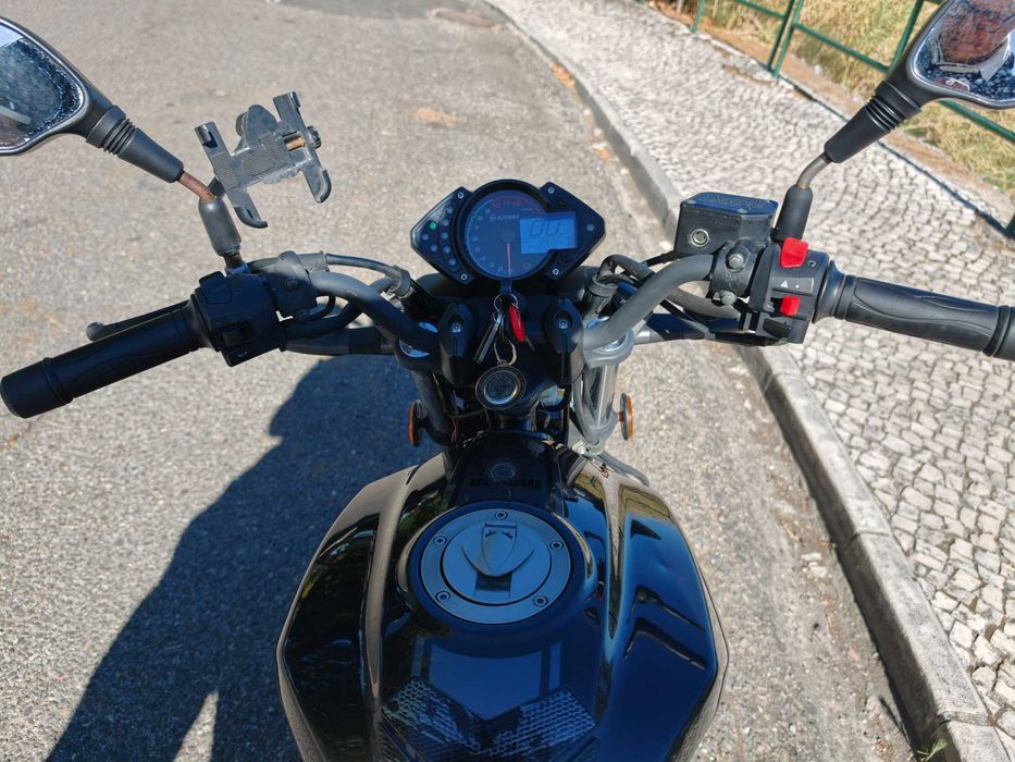 Keeway RKS 125 — 2020 — 25.905 km — Top Case SHAD