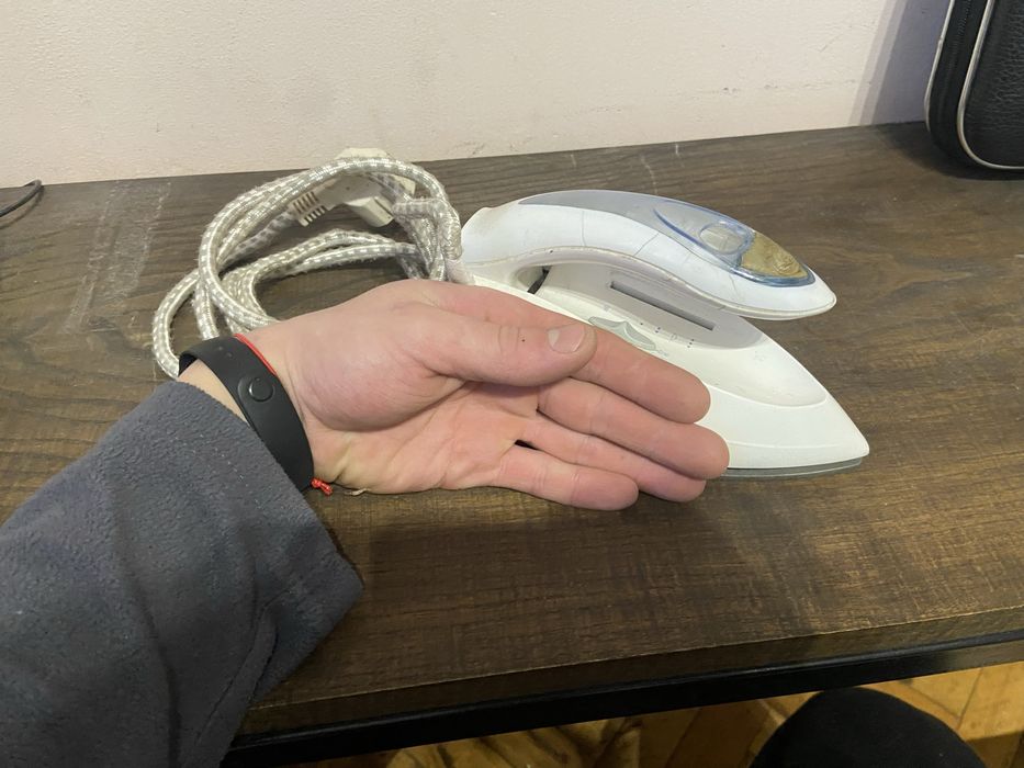 Продам маленьку праску дорожня