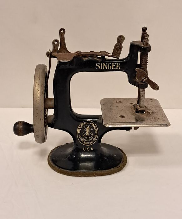 Maquina de costura miniatura