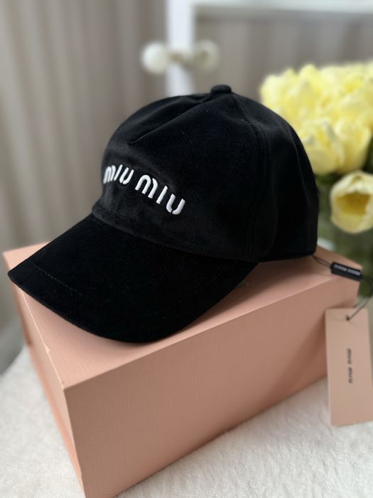 кепка велюровая miu miu, бархатная бейсболка miu miu