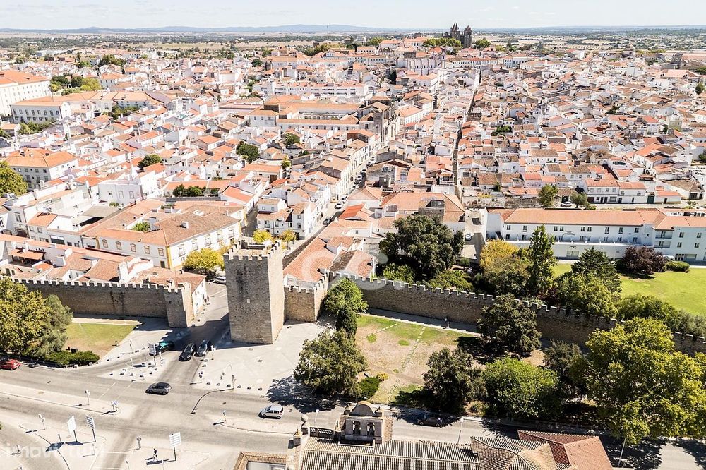 Moradia T1+1 de Rés do Chão e 1º andar no Centro Histórico de Évora