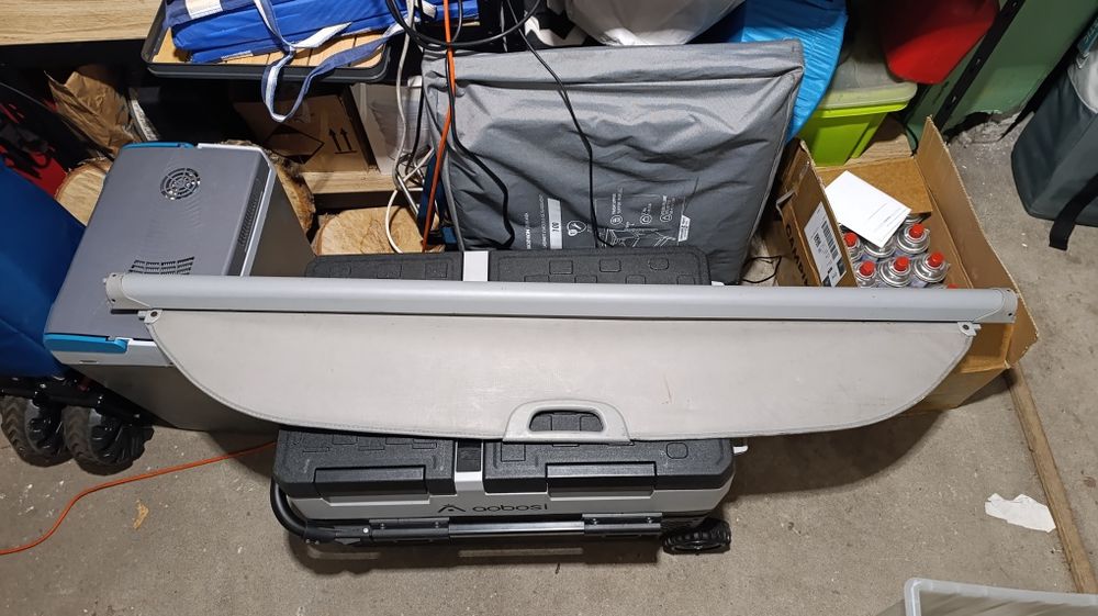 Mitsubishi Pajero Sport 2001 roleta bagażnika