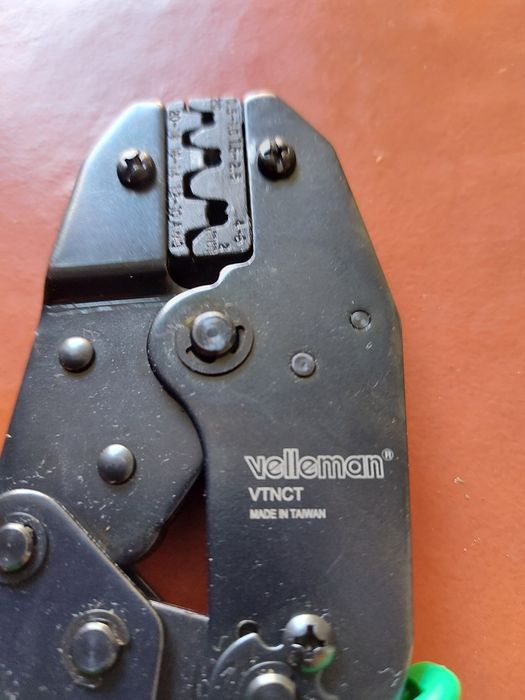 Alicate terminais não isolados