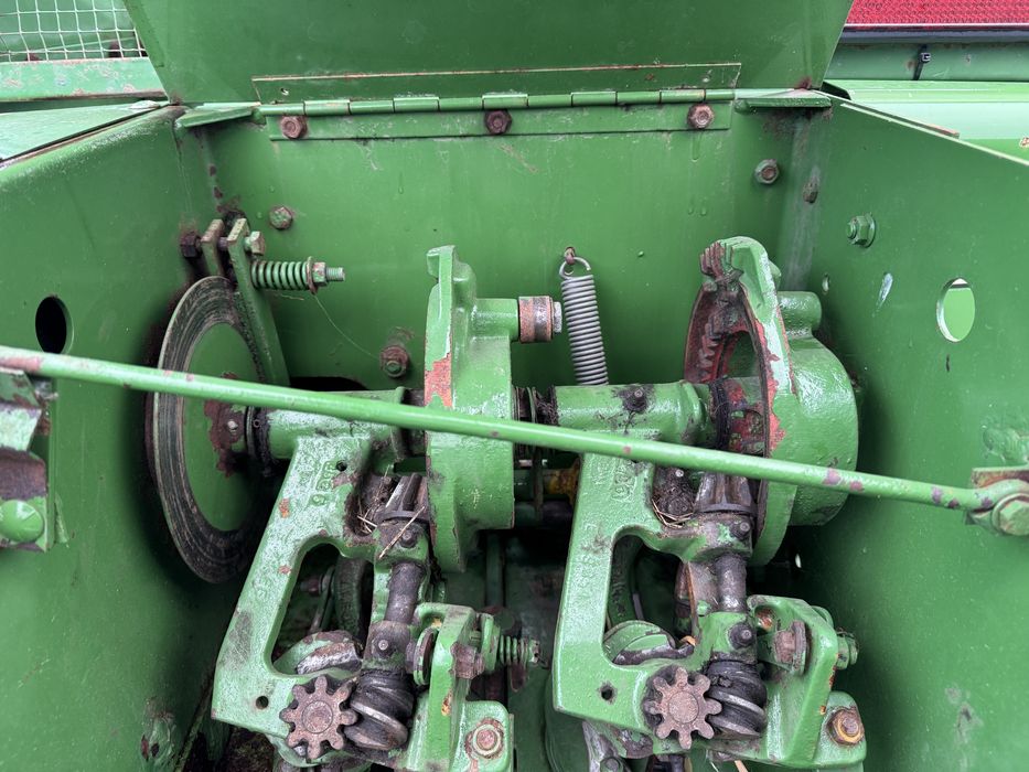 John Deere 330 Тюковий Прес Підбирач Пресс подборщик як (332-336-339)