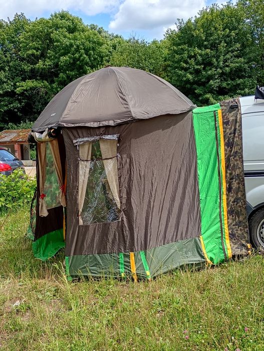 Przystawka-namiot, szybko rozkładająca się z toaletą ,i tunelem do samochodu