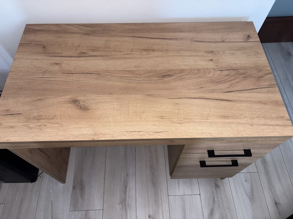 Biurko w bardzo dobrym stanie