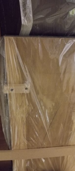 Гарний дерев'яний стіл