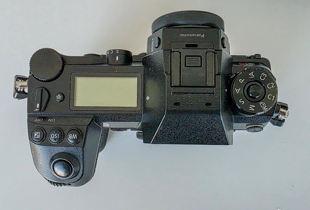 Panasonic Lumix S1R + 3 Baterias — Excelente Estado