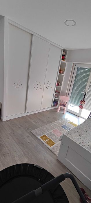 T2 com suite e wc, com duas varandas e mobilado