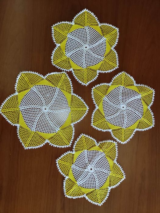 Conjunto de 4 Naperons novos em Crochet feitos à mão.
