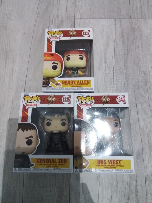 Zestaw trzecz wigurek funko pop z serii flash