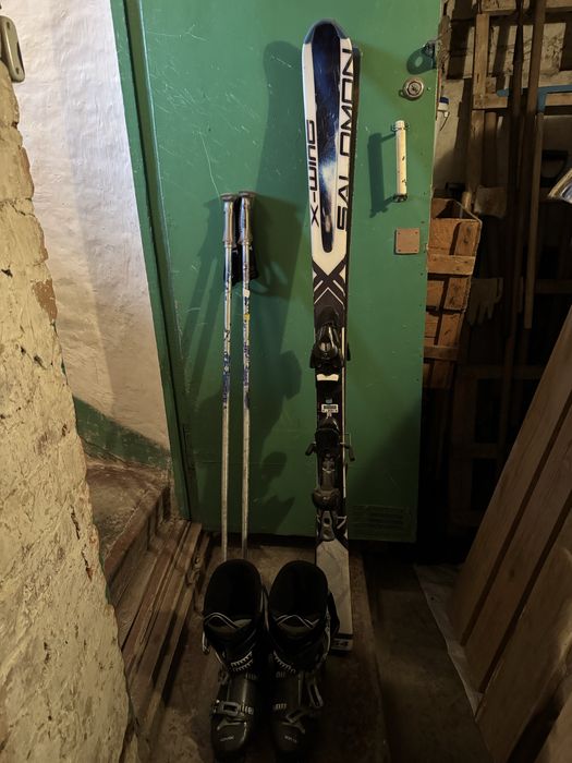 Продам б/в гірськолижний комплект (лижі Sаlomon і черевики Fischer)