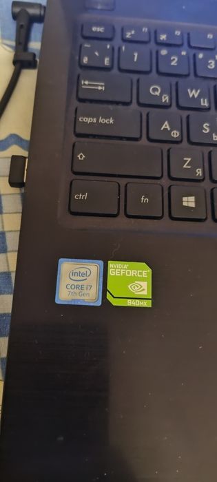 Продам ноутбук Асус  все повросы по телефону.