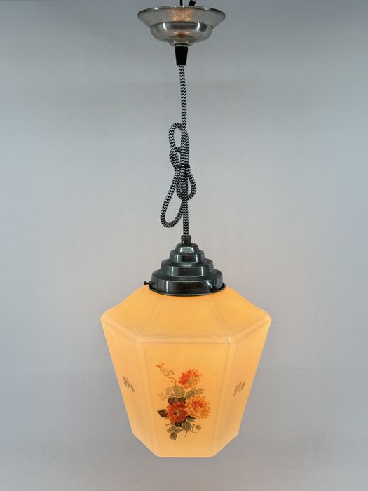 Lampa wisząca z kloszem ze szkła wazelinowego