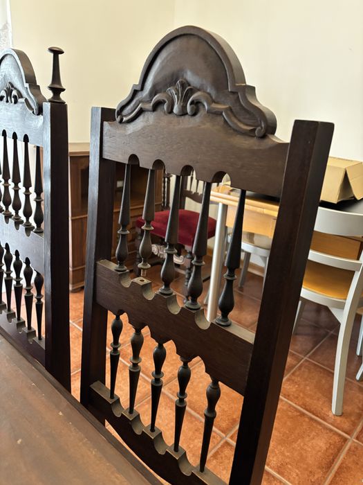 Conjunto móvel, mesa e cadeiras