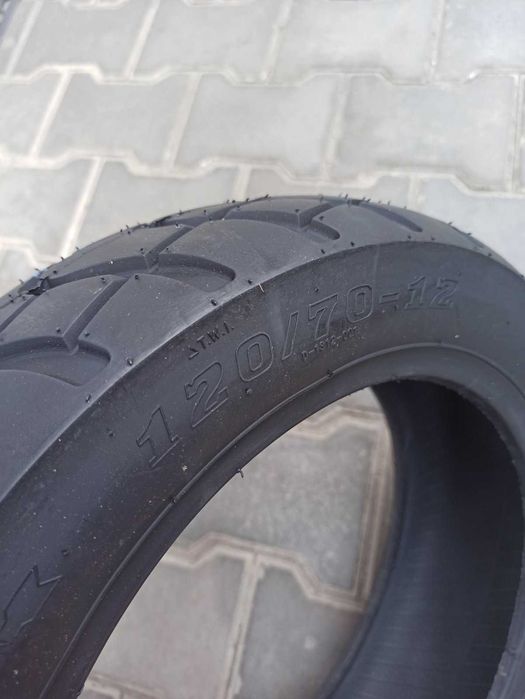 Покришка 120.70-12 фірми TYNSONG безкамерна на скутер