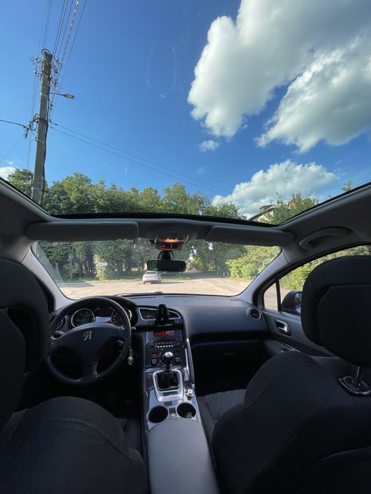Автомобіль Пежо 3008