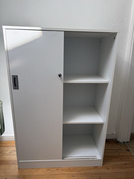 Armário IKEA com chave