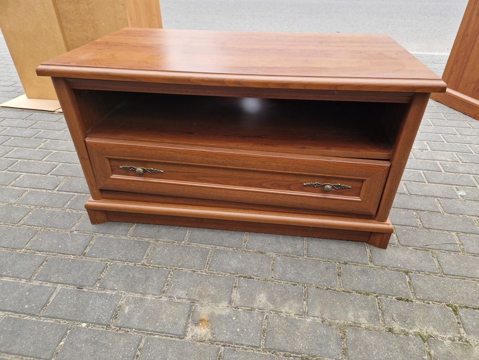 Szafka RTV. Sprzedam szafkę pod telewizor Black Red White  ,,KENT"