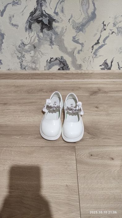 Туфлі дитячі білі
