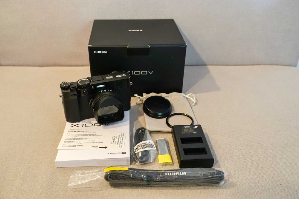 Fujifilm X100V - Stan BDB, niski przebieg (7 tys.), komplet + zestaw Haoge