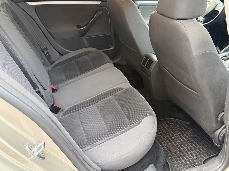 VW Гольф 5 Автомат 2л